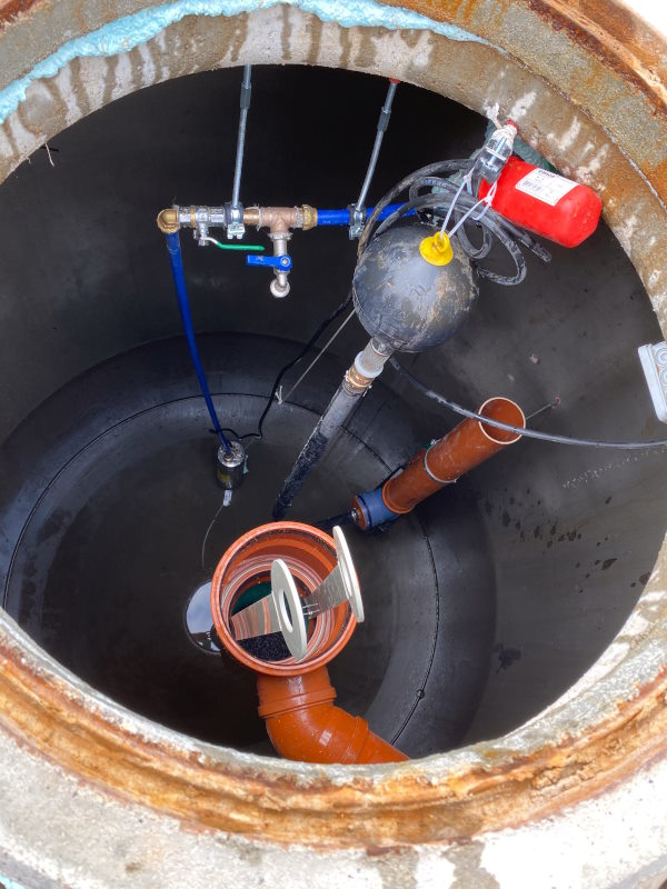 Pumpe für gartenbewässerung im Tank